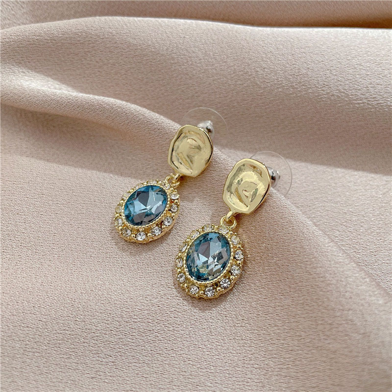 Tongfang Ornement Bleu Zircon Cristal Boucles D'oreilles Élégant Mori Femmes De Strass Tout-match Rétro Simple Boucles D'oreilles display picture 8