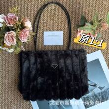 外贸专供三角普毛绒手提包女跨境新款百搭单肩包ins时尚购物袋