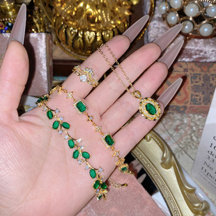 Elite golden bracelet, pendant, jewelry, light luxury style 3