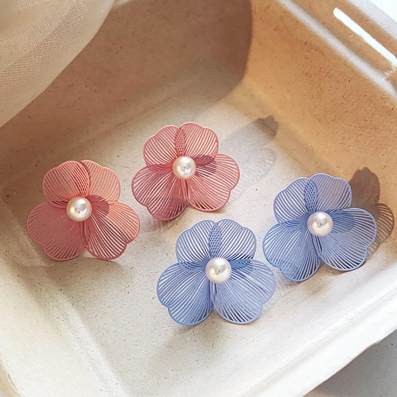銀の針の甘い小さい清新な花の真珠のピアスの軽い豪華な風のイヤリングの百合の高級感の耳飾りの女性dingzhi|undefined