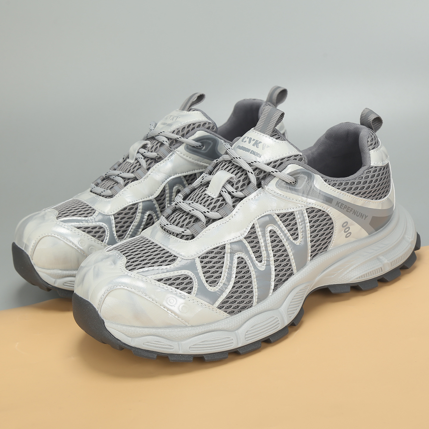 处理秋季新款大码女鞋41一43加肥网面运动休闲老爹鞋舒适大号单鞋