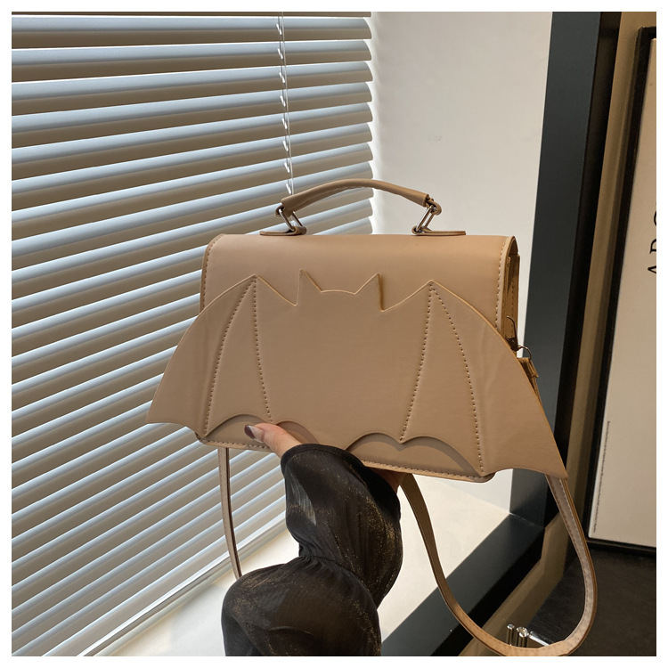 A new 2024 European and American Halloween single-shoulder bag for women, with a unique and funny bat style and a trendy crossbody bag undefined