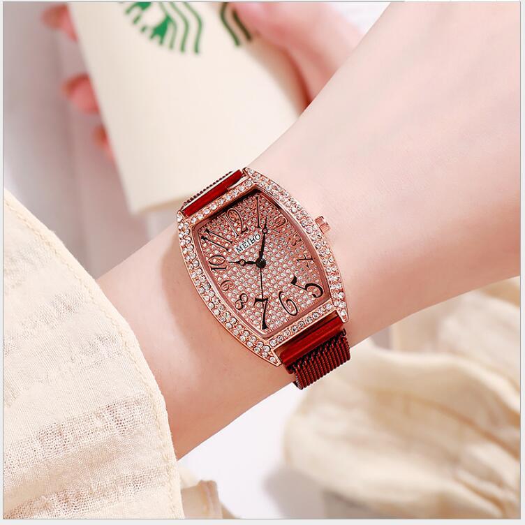 2024 Vendita diretta Tiktok popolare maglia magnetica con scatola del vento con orologio al quarzo_voghion.com