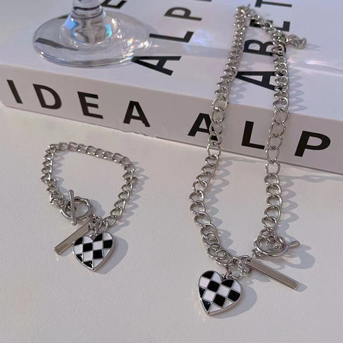 Niche design checkerboard love pendant necklace women's bracelet set trendy cool accessories women's summer clavicle chain