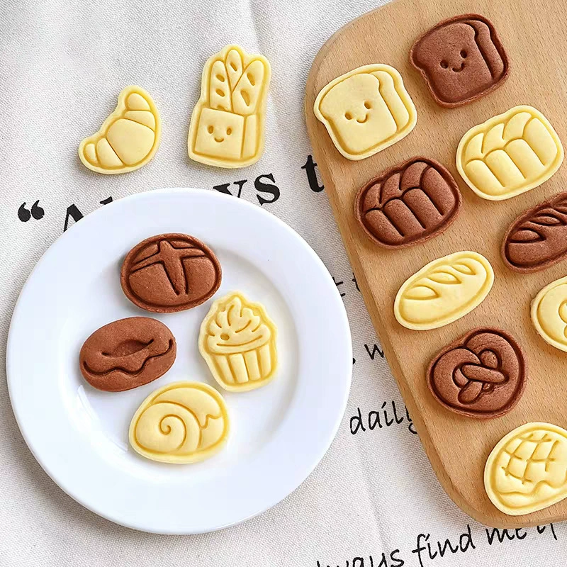 Small compact cartoon three dimensional mold, clay, 3D