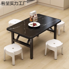 折りたたみテーブル、家庭用屋台、長方形ダイニングテーブル、賃貸住宅、シンプルなリビングルーム、小さなアパート、床置き屋外収納
