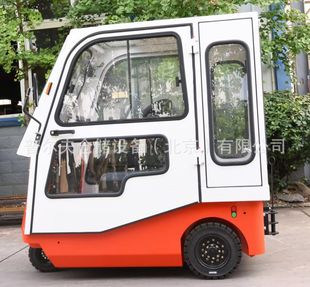 Fully enclosed cab electric tractor battery trailer head tool vehicle transfer vehicle same track trailer