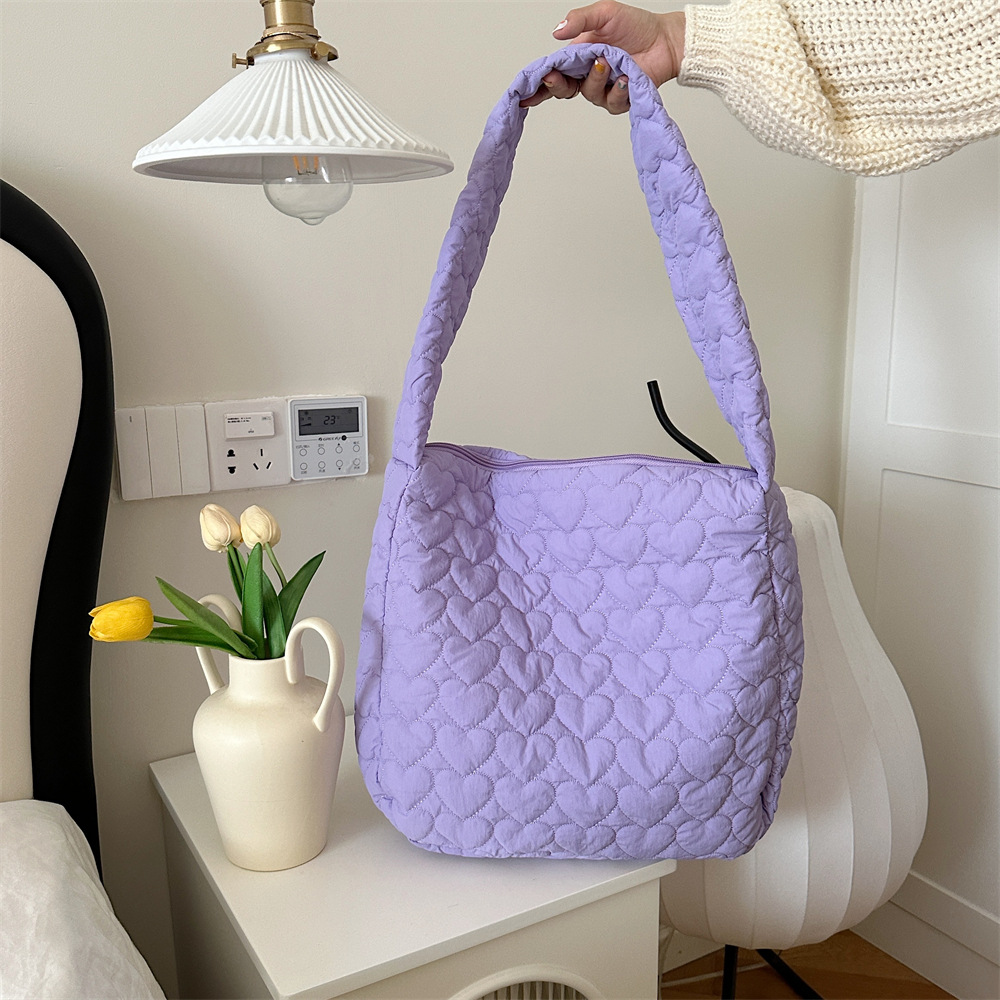 39131 Japanese quilted heart-shaped cotton tote travel bag Crossbody bag for women, large-capacity single-shoulder crossbody canvas bag Item Picture