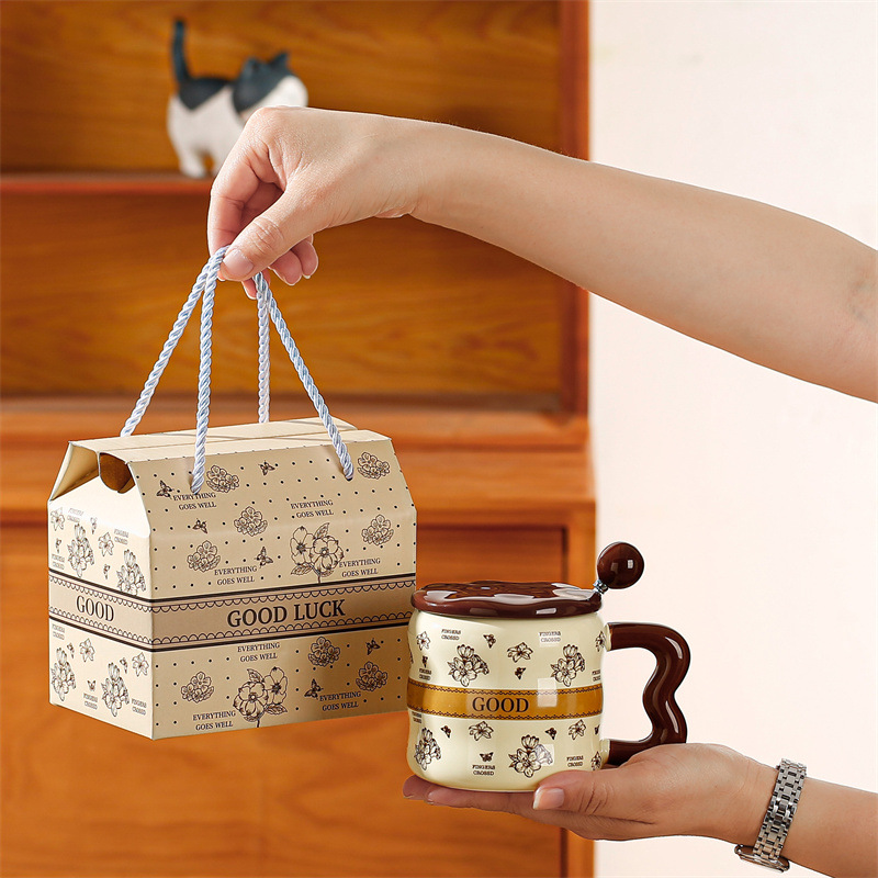 Flores retro tazas de alta sensación de marca de oficina simple para el hogar tazas de agua de niñas con tazas de desayuno de pareja de café con tapa