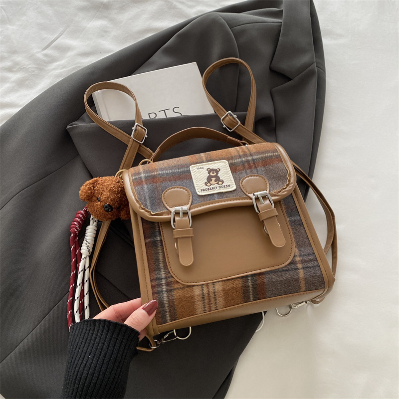 Nueva bolsa de invierno 2024 bolsos de moda de mujer mochila de hombro portátil de gran capacidad retro mochila de hombro