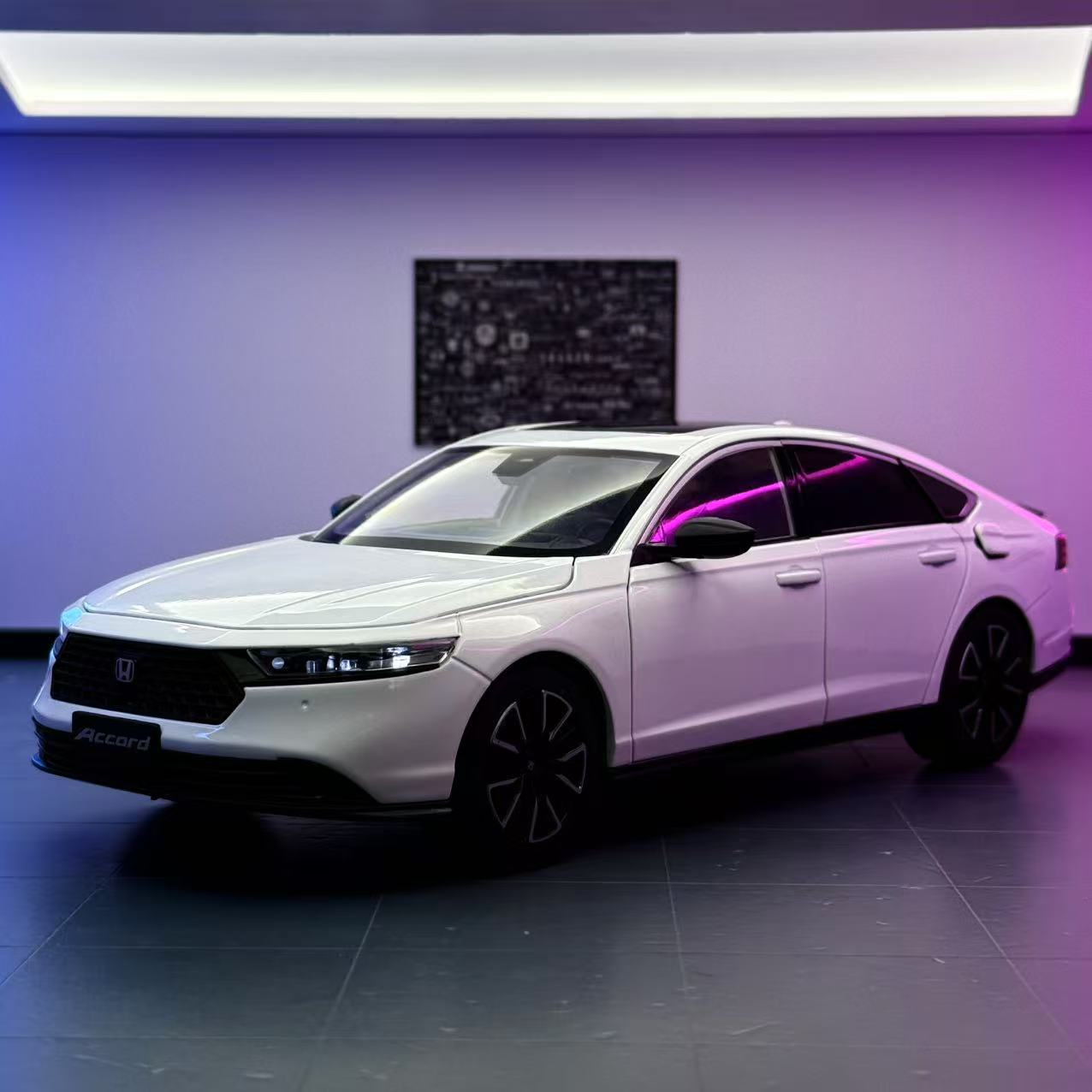 Black Mamba Modelo de coche 1:18 Honda Accord Alloy Modelo de coche familiar Adornos Sonido y luz Coche de juguete para niños