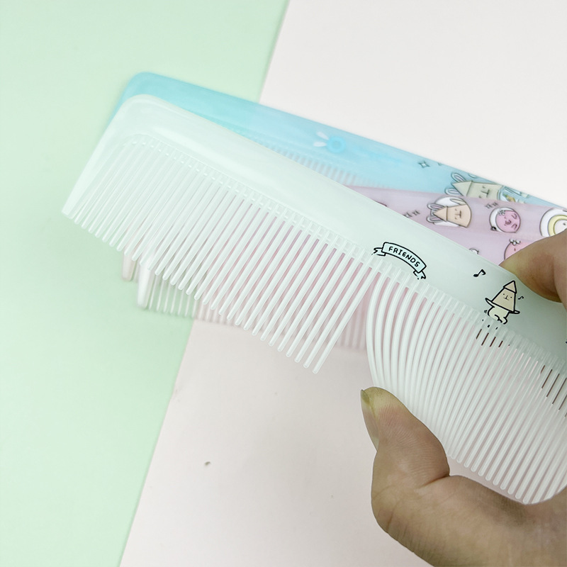 大きいサイズのアニメは取っ手がないので、多くの薄いプラスチックを使います。|undefined