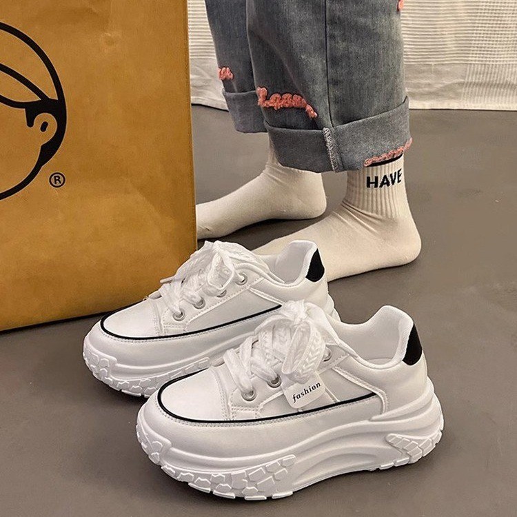 Zapatos blancos de suela gruesa, zapatos de mujer, verano y otoño 2025, nuevos zapatos casuales deportivos de altura múltiple, zapatos de muffin de moda