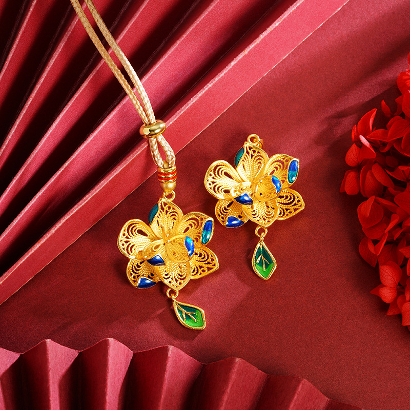 Antiguo oro de oro de lujo ligero de Vietnam nuevos productos de alta calidad flores hueco goteo de aceite de esmalte collar de hoja de color mujer fábrica al por mayor