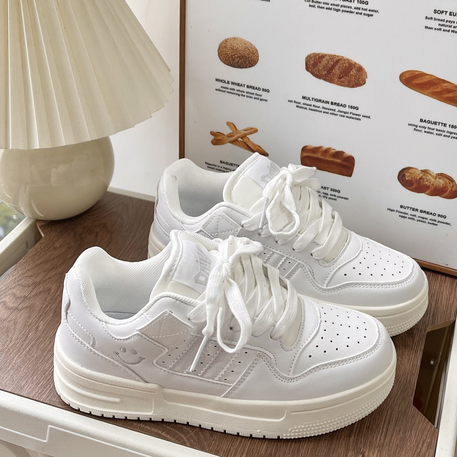 2025 nuevo estilo ins Hong Kong estilo blanco pareja deportiva zapatos de skate de suela gruesa para estudiantes