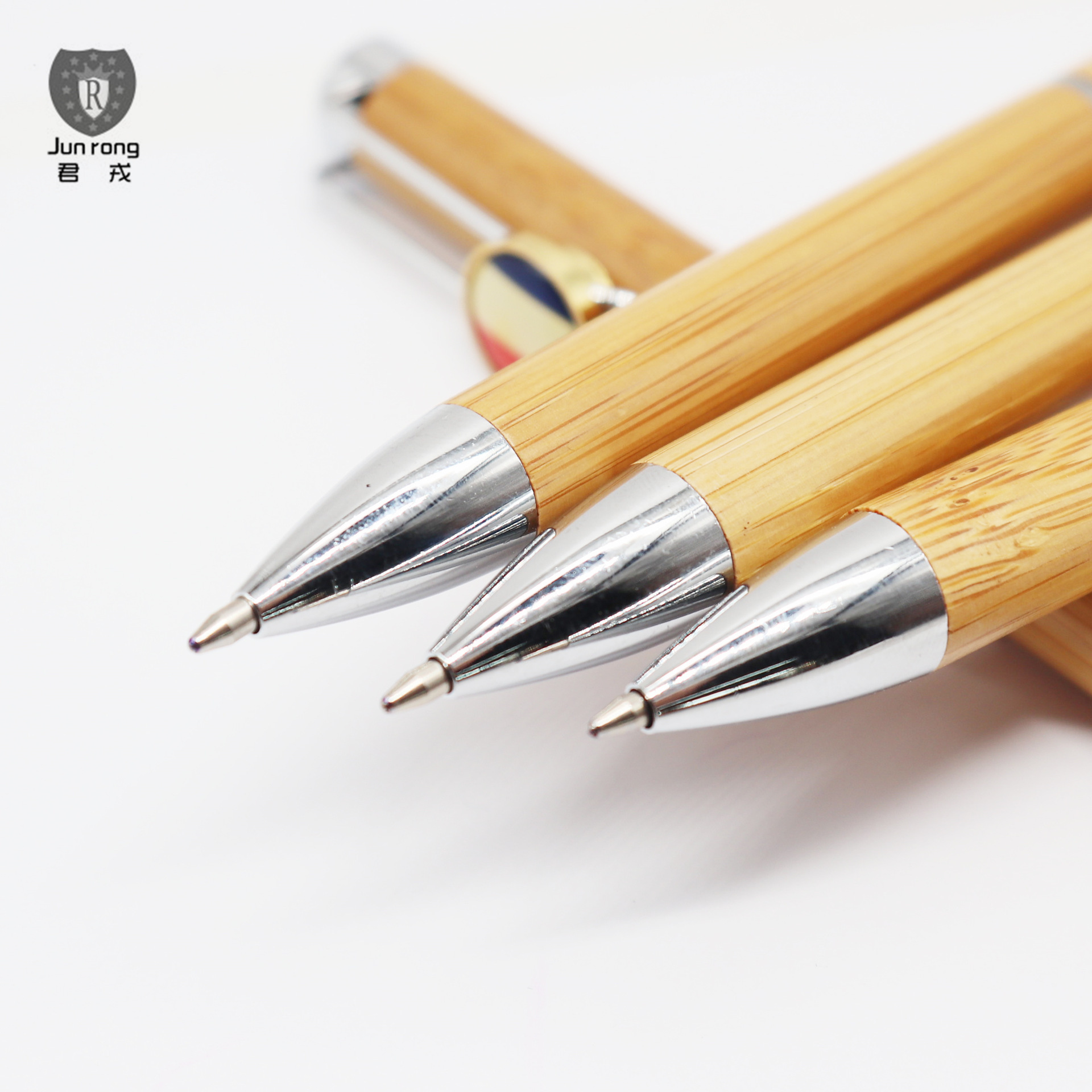 En stock pluma de bambú prensa bolígrafo pluma de madera de bambú azul núcleo negro núcleo opcional medio aceite recarga