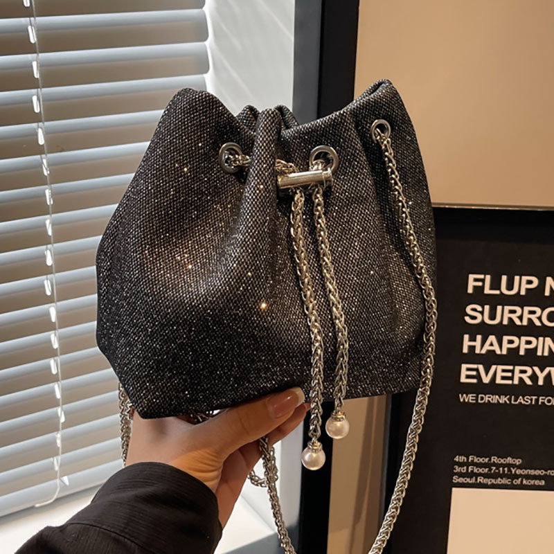 2024 Borsa a tracolla piccola con catena a secchiello versatile e alla moda con alta qualità e nuova borsa a tracolla unica e popolare_voghion.com