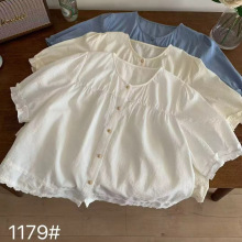 1179新款圆领泡泡袖衬衫女 木扣蕾丝花边 日系温柔风娃娃衫