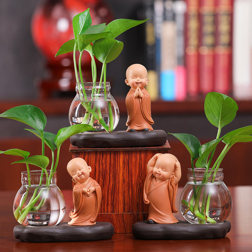 Creative Chinese vase living room cute Huiwu little monk transparent glassware green radish hydroponic little monk ornaments