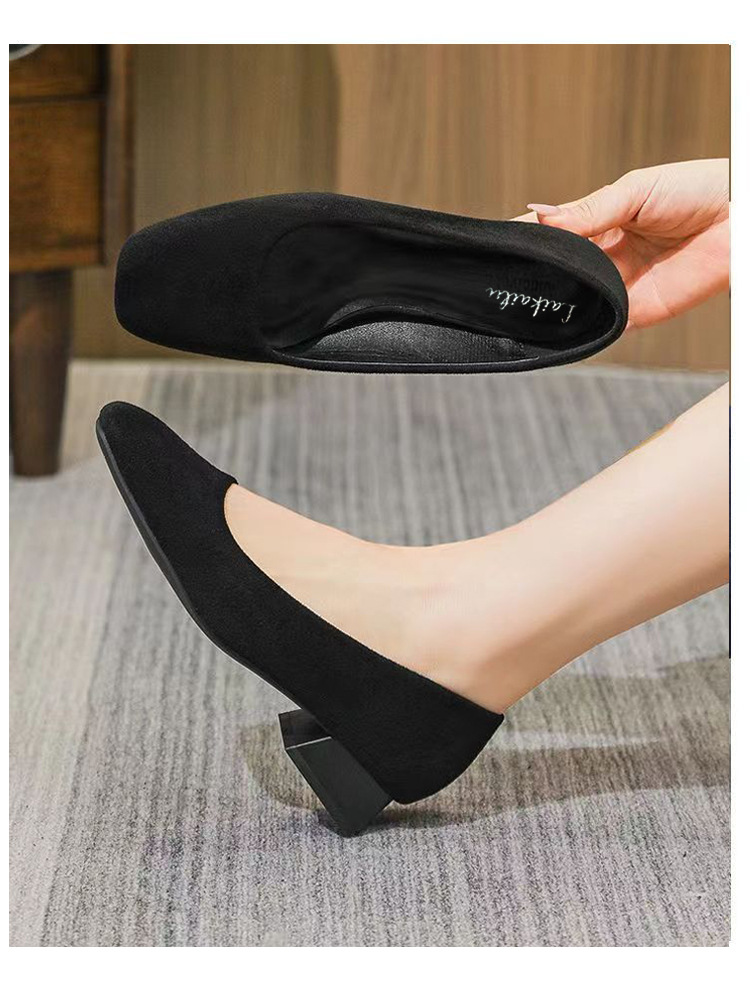 2026 nuevo cuatro temporadas de zapatos de trabajo de tacones bajos retro zapatos profesionales de mujer zapatos de soleas suaves de tacones gruesos negros puros