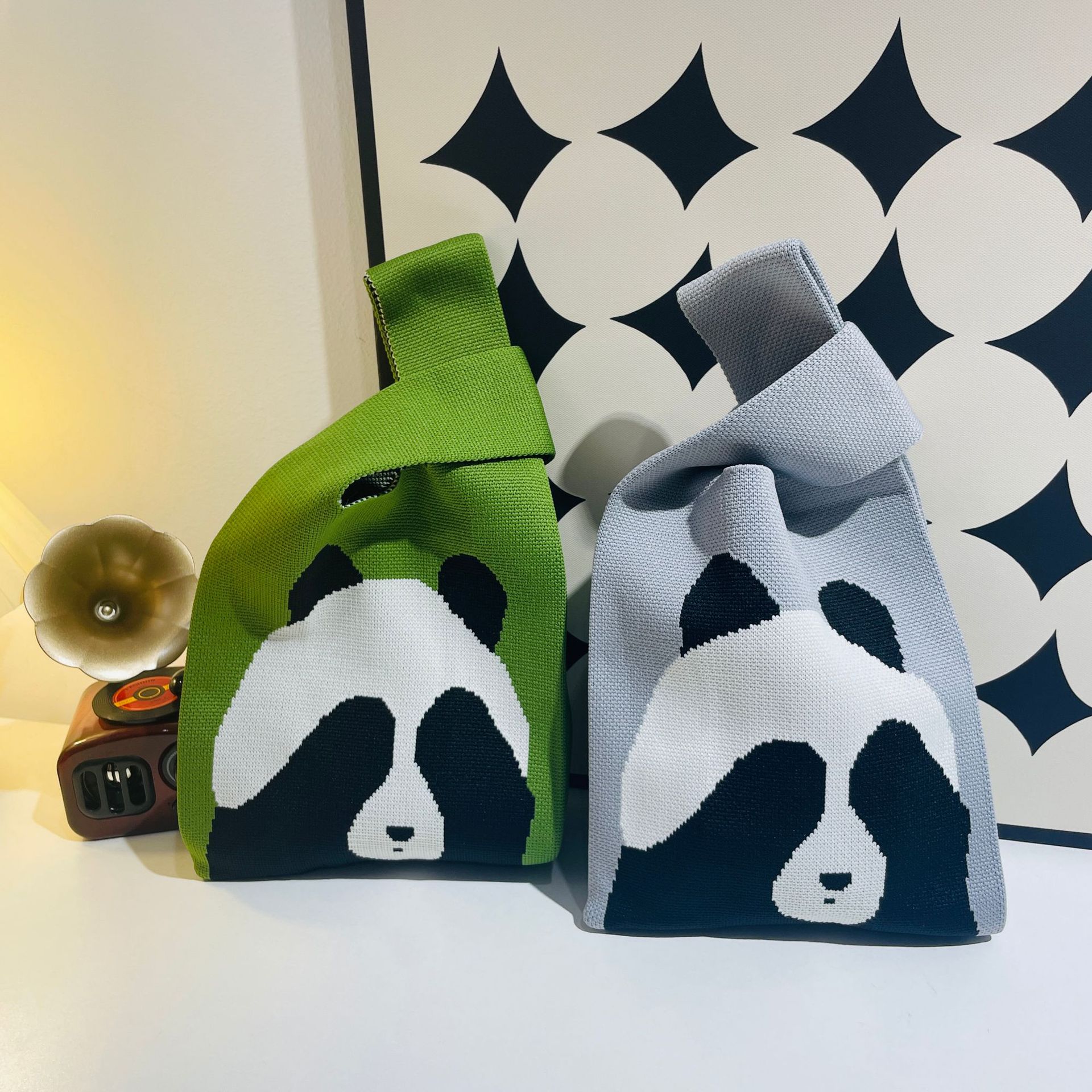 Korean-style niche design cute panda knit shoulder bag/hand-held bag for students, commuting, casual, versatile tote bag for women