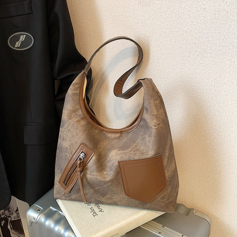 2025 nueva tendencia de gran capacidad bolsas de hombro de moda para viajar al trabajo bolsas de mochilas de color contrastante empalme de moda bolsas de mujer