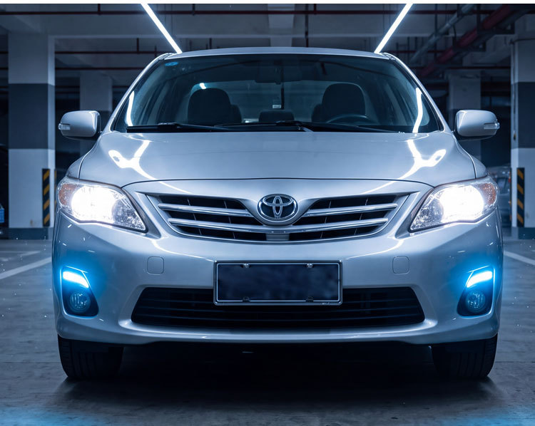 Suitable for 2011-2013 Toyota Corolla daytime running light modification LED front fog lights Corolla DRL