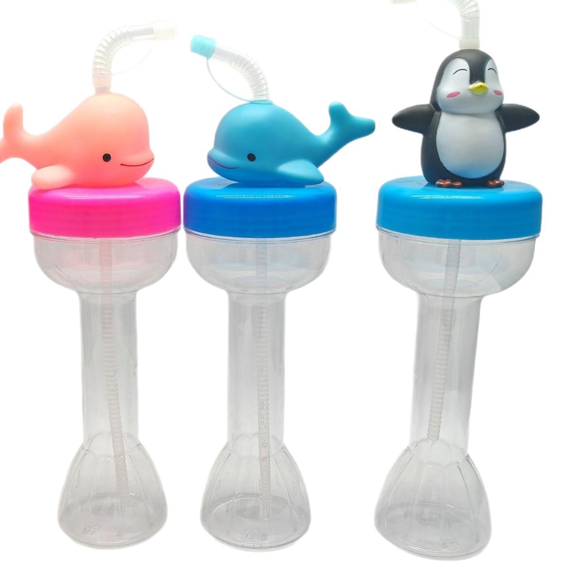 El acuario en stock establece todo tipo de tazas de animales marinos, botellas de dibujos animados de tiburón y ballena, tazas con mancuernas grandes, tazas con pajitas, venta caliente