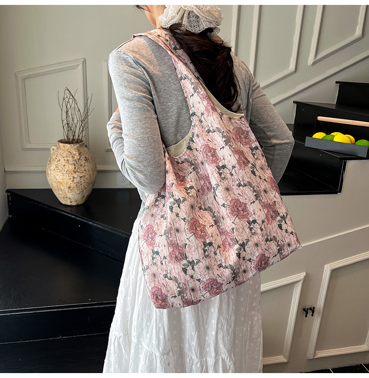 Summer new black and white floral fabric bag, large-capacity, artistic and laid-back style single-shoulder bag, fashionable and versatile crossbody bag undefined