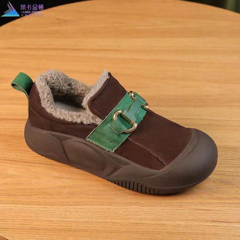 2024 otoño y invierno nuevos zapatos de calentamiento de lana perezoso con un pedazo de aire extranjero zapatos de algodón de red rojo con suela gruesa zapatos casuales de mujer