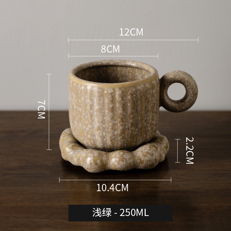 Taza de café de alto valor francesa de estilo europeo, diseño de lujo ligero, combinación de tazas y platillos para el hogar, personalidad de alta calidad, taza de té de la tarde