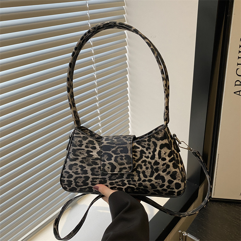 Moda europea y americana bolsos de brazo, leopardo, bolsos de mujer, 2024 invierno, bolsos de moda personales, bolsos de hombro literarios de moda.