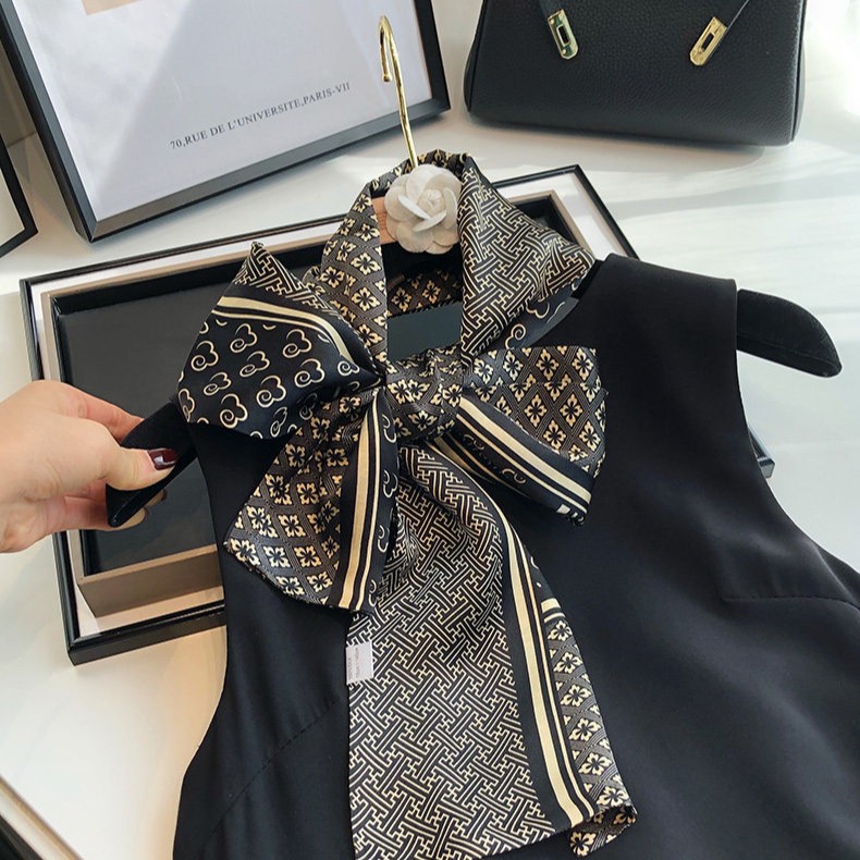 Schwarzer Seidenschal Für Damen, Elegantes Accessoire Aus Seide_voghion.com