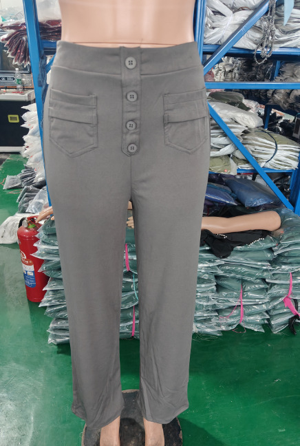 짙은 회색