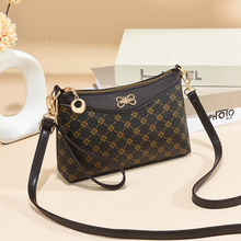 小包包女包2024新款中年妈妈单肩斜挎包老年人手机零钱买菜包代发