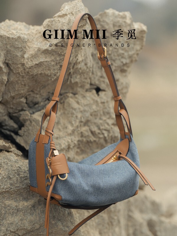【王真儿同款】GIIMMII/季觅镬耳系列行囊帆布牛仔单肩斜挎枕头包|undefined