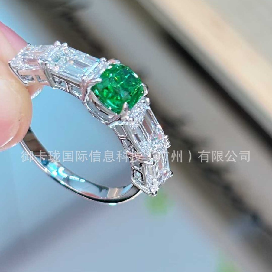 1克拉绿钻戒指 diamond ring  礼品 纯天然钻石 首饰 钻石厂家