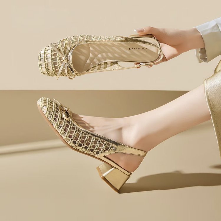Sandalias retrógradas francesas cuadradas con arco hueco para mujeres verano 2026 nuevo tacones con sandalias de cabeza