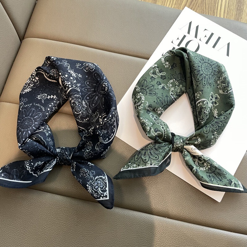 The Texture Is Great, 100% Cotton. Japanese-Style Small Square Scarf, Pure Cotton Paisley Pattern, Versatile for Street Style, Cotton-Linen Men's Scarf, Women's Scarf