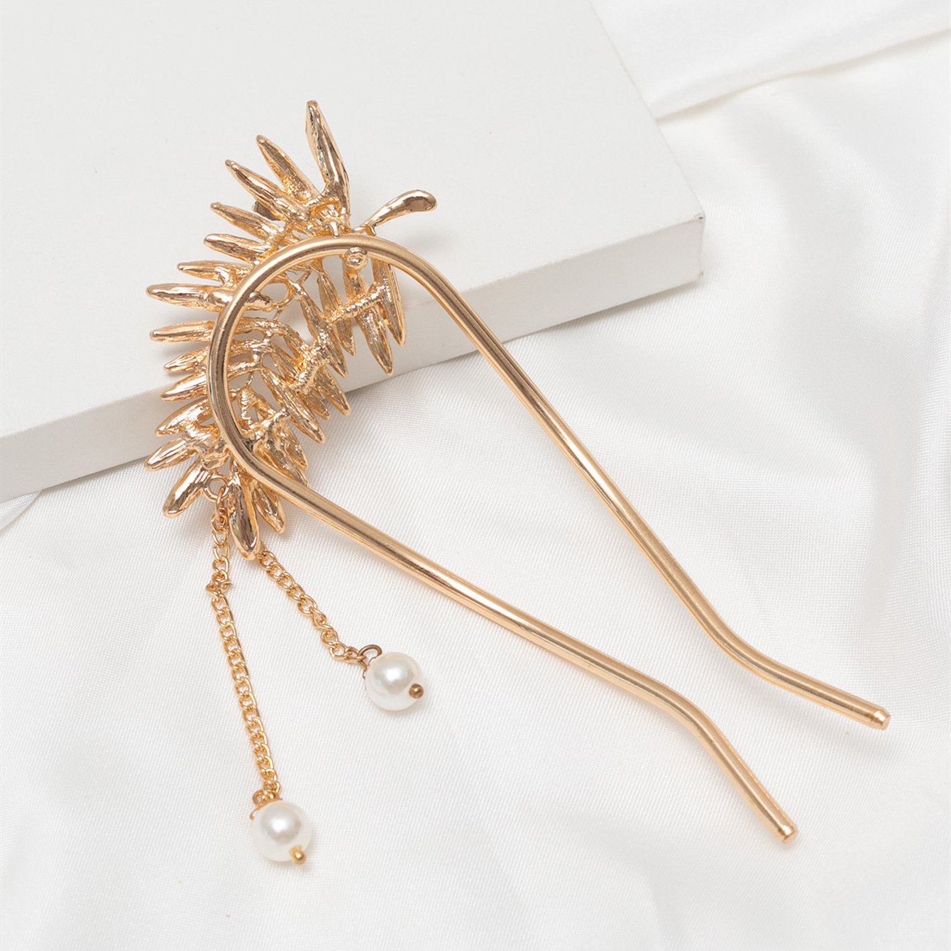 Estilo coreano de moda de metal pluma en forma de U horquilla exquisita borla antigua horquilla de pelo cabeza de bola rizador de pelo tocado al por mayor