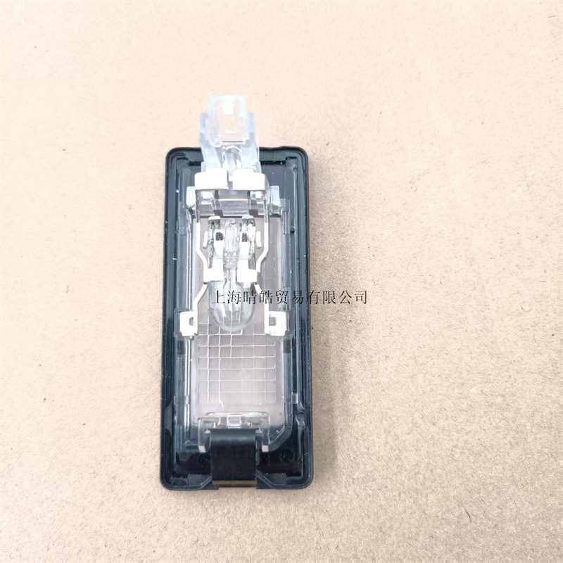 16D943021 is applicable to Volkswagen's new Passat new Lang Yilang line Sagitar Ming Rui Bora rear bar rear license plate lamp