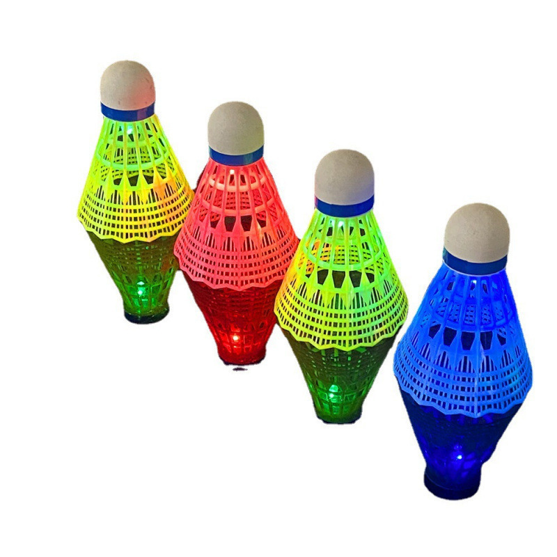 発光バドミントンのばら積4個のバケツ入りナイロン発光バドミントンボールは、ランプ付きプラスチックナイロンボールが腐っていない|undefined