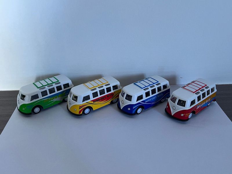 国境を越えた合金製車の漫画風Q版、子供向けのお菓子型ミニカー、プルバック式慣性玩具、ガチャガチャ、卸売|undefined