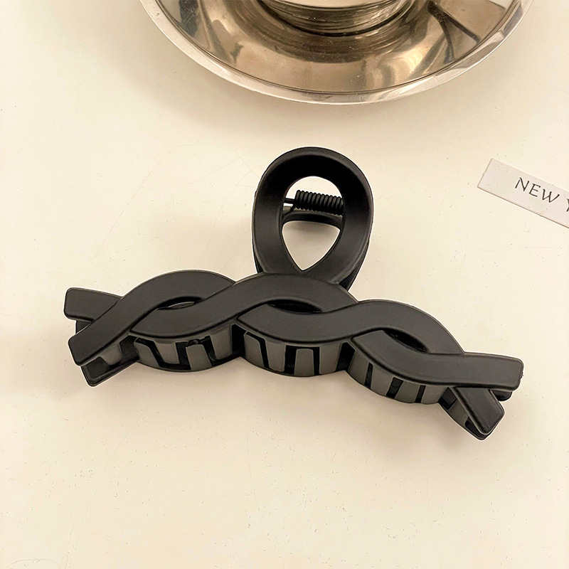 Pinza de pelo esmerilado negro horquilla femenina celebridad de Internet 2023 nueva Cabeza trasera clip de tiburón pelo Chuck clip de pelo tocado