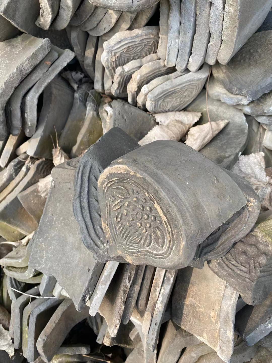 大量小青瓦出售各种滴水瓦价格布瓦现货出售品种齐全