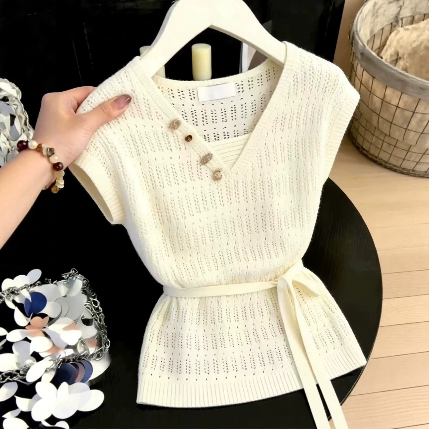 Áo thun nữ cổ chữ V phong cách Pháp, kiểu dáng ôm vừa vặn — màu mơ chi tiết 1