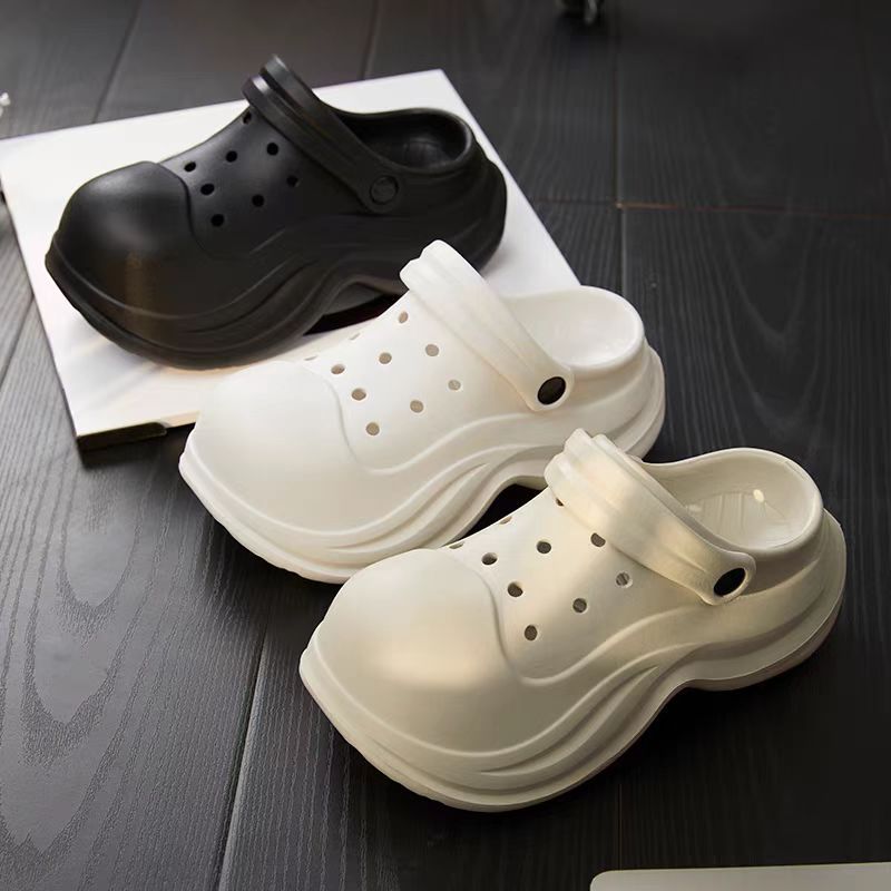 Cute Cartoon Hole Shoes Ladies 2025 Summer New Fashion All-match Outwear Feeling Baotou Half Slippers