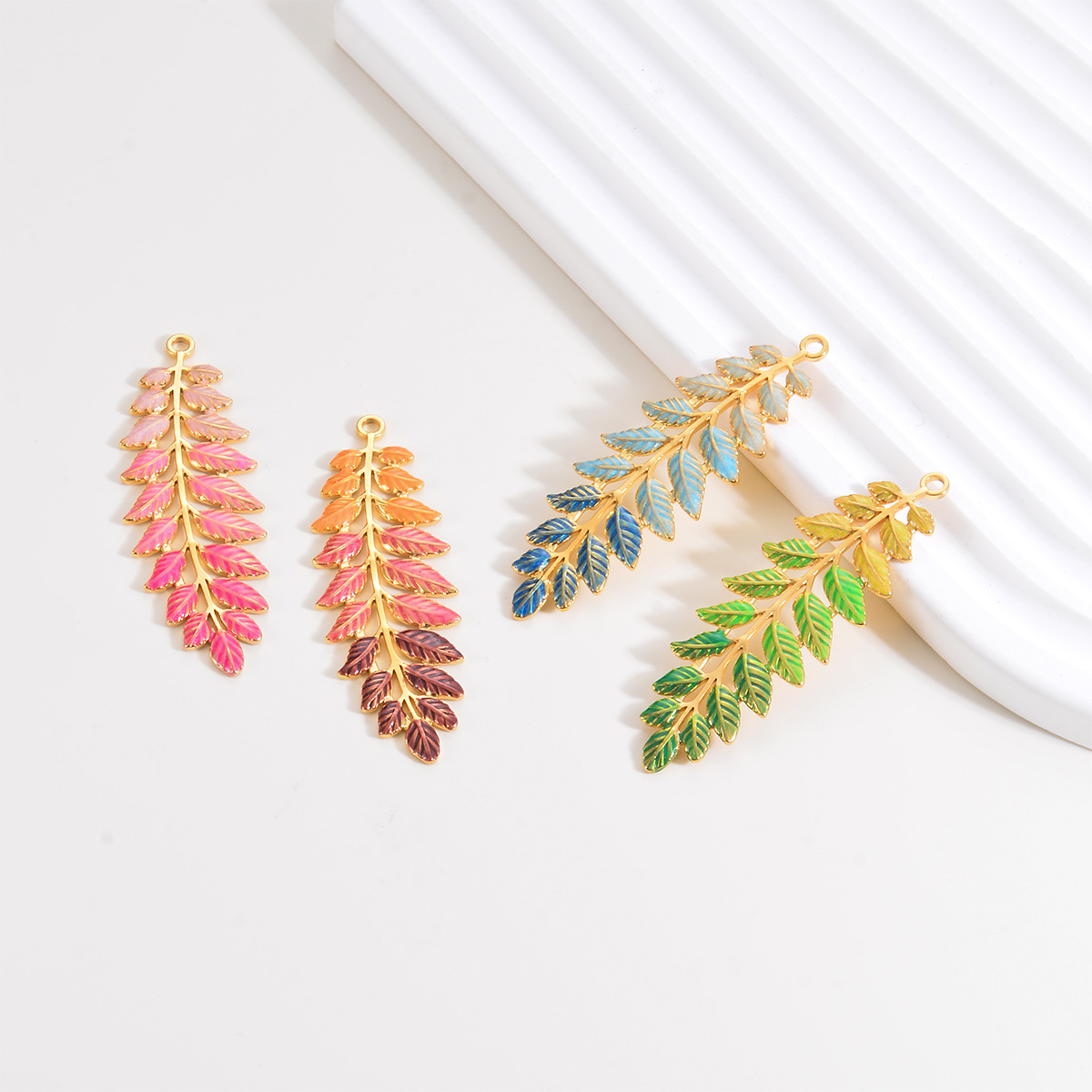 A Pack Of 3 Simple Style Leaves Stainless Steel Enamel Pendant Jewelry Accessories display picture 5