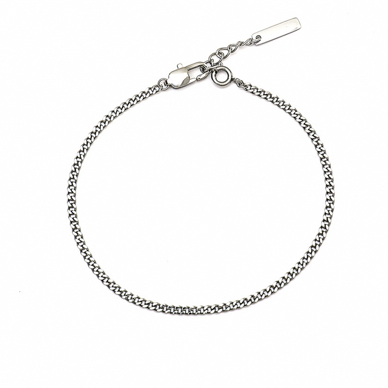 Title 2, Ornamento bracciale con motivo a percussione cu...