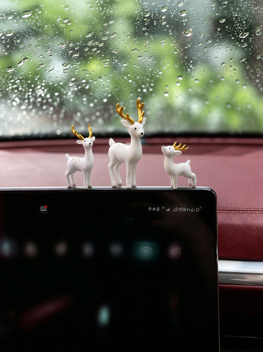 Mini deer safe journey ornament, cute and creative car decoration model, in-car dashboard accessory